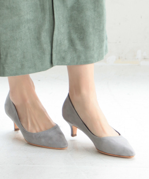 SESTO(セスト)の「柔らかストレッチフィットのポインテッドトゥ5cmヒールパンプス(パンプス・レディース・ホワイト/ブラック/ベージュ/ネイビー/グレー/グリーン/ラベンダー/ブルー/ゴールド/ピンク・22.0cm/22.5cm/23.0cm/23.5cm/24.0cm/24.5cm/25.5cm)」の4枚目の写真