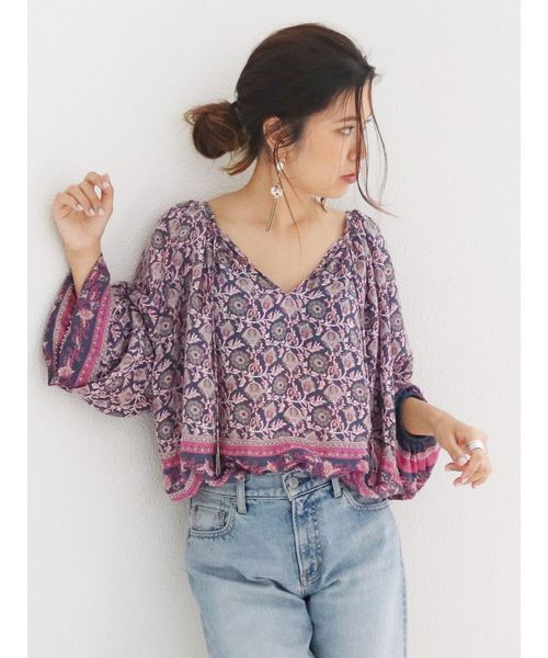 Ungrid（アングリッド）の「ボリュームスリーブ総柄プリントブラウス（シャツ/ブラウス・レディース・ネイビー/レッド・FREE）」の5枚目の写真