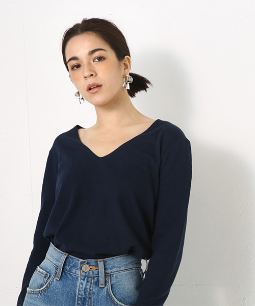 AZUL by moussy（アズールバイマウジー）の「ウォッシャブルコットンVネックニットプルオーバー（ニット/セーター・レディース・ネイビー/イエロー/ベージュ/ライトブルー/ブラック/オフホワイト/オレンジ系その他・LARGE/MEDIUM/SMALL）」の20枚目の写真