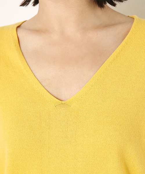 AZUL by moussy（アズールバイマウジー）の「ウォッシャブルコットンVネックニットプルオーバー（ニット/セーター・レディース・ネイビー/イエロー/ベージュ/ライトブルー/ブラック/オフホワイト/オレンジ系その他・LARGE/MEDIUM/SMALL）」の19枚目の写真