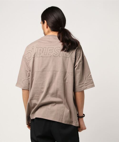DOUBLE STEAL（ダブルスティール）の「Drop Shoulder Tシャツ　　ビッグシルエット（Tシャツ/カットソー・メンズ・ブラック/ホワイト×レッド/ホワイト×ブラック/ベージュ系その他・LARGE/MEDIUM/X-LARGE）」の5枚目の写真
