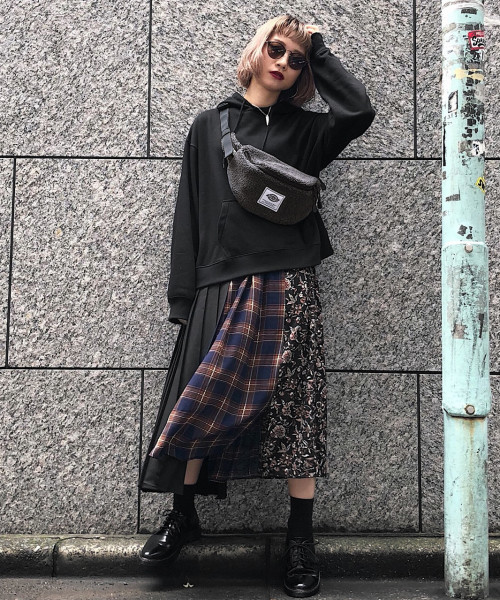 PAGEBOY（ページボーイ）の「BIGシルエットパーカー（Tシャツ/カットソー・レディース・ブラック/グレー/オフホワイト/ダークパープル・FREE）」の16枚目の写真