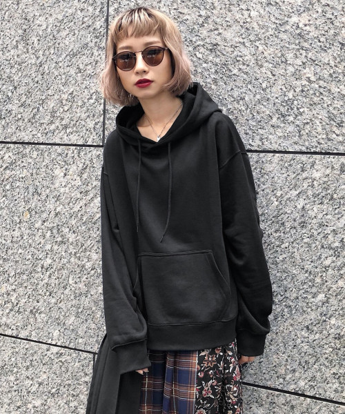 PAGEBOY（ページボーイ）の「BIGシルエットパーカー（Tシャツ/カットソー・レディース・ブラック/グレー/オフホワイト/ダークパープル・FREE）」の5枚目の写真