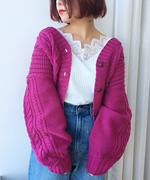 apres jour（アプレジュール）の「ケーブルニットVカーディガン【ZOZOTOWN限定アイテム】（カーディガン/ボレロ・レディース・オフホワイト/ピンク/キャメル/ベージュ・フリー）」の4枚目の写真