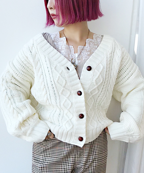 apres jour（アプレジュール）の「ケーブルニットVカーディガン【ZOZOTOWN限定アイテム】（カーディガン/ボレロ・レディース・オフホワイト/ピンク/キャメル/ベージュ・フリー）」の5枚目の写真