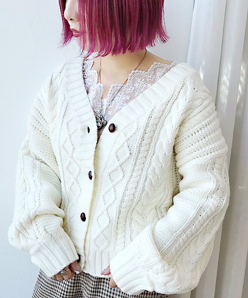 apres jour（アプレジュール）の「ケーブルニットVカーディガン【ZOZOTOWN限定アイテム】（カーディガン/ボレロ・レディース・オフホワイト/ピンク/キャメル/ベージュ・フリー）」の7枚目の写真