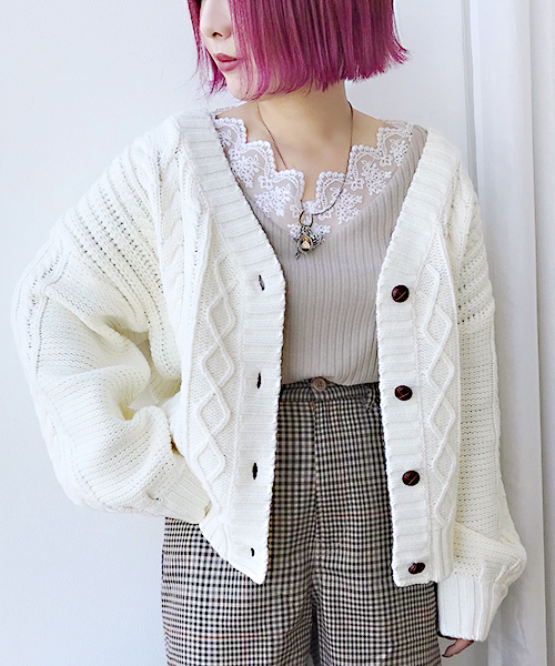 apres jour（アプレジュール）の「ケーブルニットVカーディガン【ZOZOTOWN限定アイテム】（カーディガン/ボレロ・レディース・オフホワイト/ピンク/キャメル/ベージュ・フリー）」の8枚目の写真