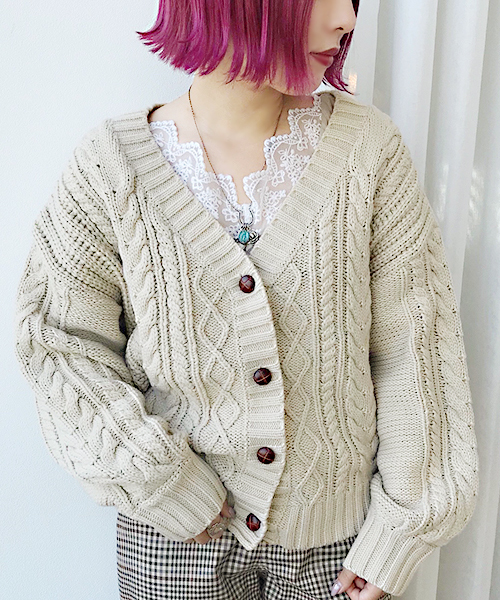 apres jour（アプレジュール）の「ケーブルニットVカーディガン【ZOZOTOWN限定アイテム】（カーディガン/ボレロ・レディース・オフホワイト/ピンク/キャメル/ベージュ・フリー）」の16枚目の写真