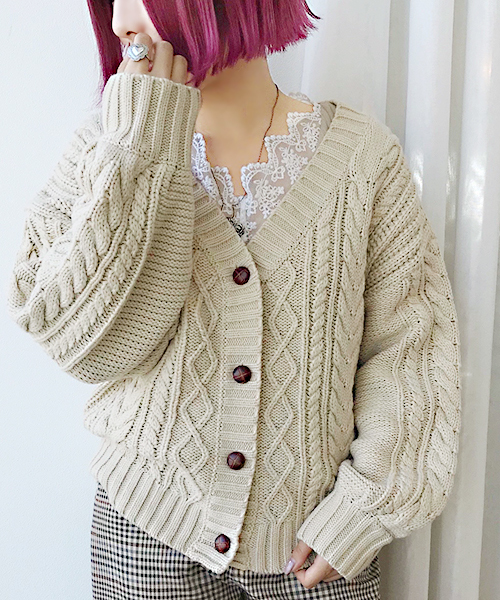 apres jour（アプレジュール）の「ケーブルニットVカーディガン【ZOZOTOWN限定アイテム】（カーディガン/ボレロ・レディース・オフホワイト/ピンク/キャメル/ベージュ・フリー）」の17枚目の写真