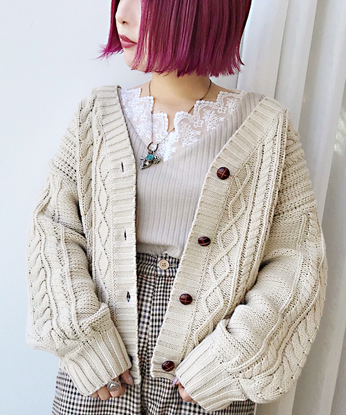 apres jour（アプレジュール）の「ケーブルニットVカーディガン【ZOZOTOWN限定アイテム】（カーディガン/ボレロ・レディース・オフホワイト/ピンク/キャメル/ベージュ・フリー）」の18枚目の写真