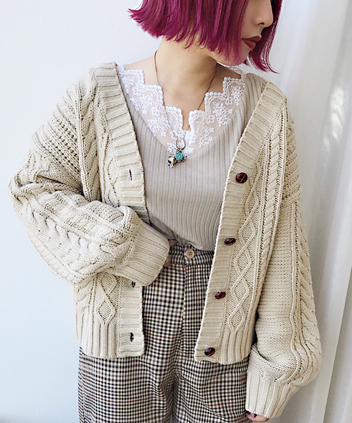 apres jour（アプレジュール）の「ケーブルニットVカーディガン【ZOZOTOWN限定アイテム】（カーディガン/ボレロ・レディース・オフホワイト/ピンク/キャメル/ベージュ・フリー）」の19枚目の写真