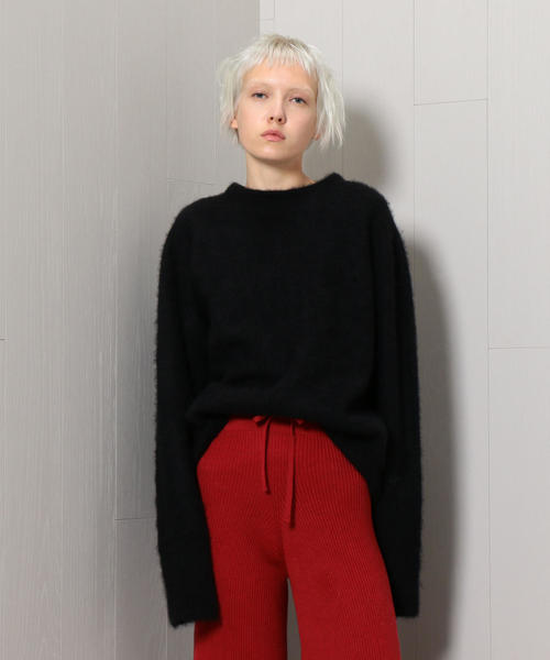 ATON（エイトン）の「＜ATON＞CASHMERE KNIT PULLOVER/ニット（ニット/セーター・レディース・ダークグレー/ケリー/ブラック/ピンク・04）」の2枚目の写真