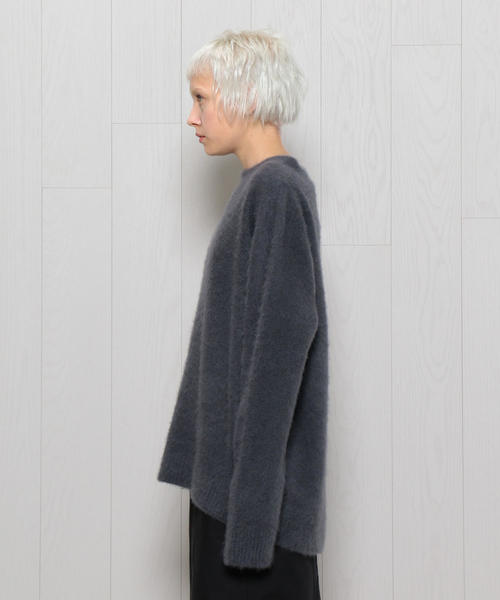 ATON（エイトン）の「＜ATON＞CASHMERE KNIT PULLOVER/ニット（ニット/セーター・レディース・ダークグレー/ケリー/ブラック/ピンク・04）」の6枚目の写真