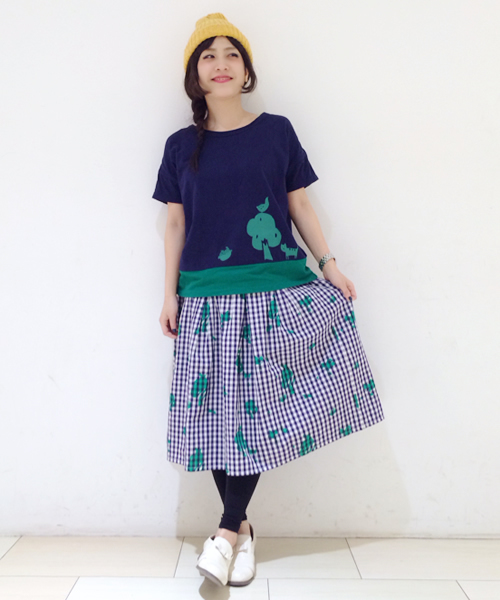 POU DOU DOU（プードゥドゥ）の「木と鳥とネコプリントちび袖Tシャツ（Tシャツ/カットソー・レディース・トップグレー/ベージュ/ミント/ネイビー・F）」の4枚目の写真