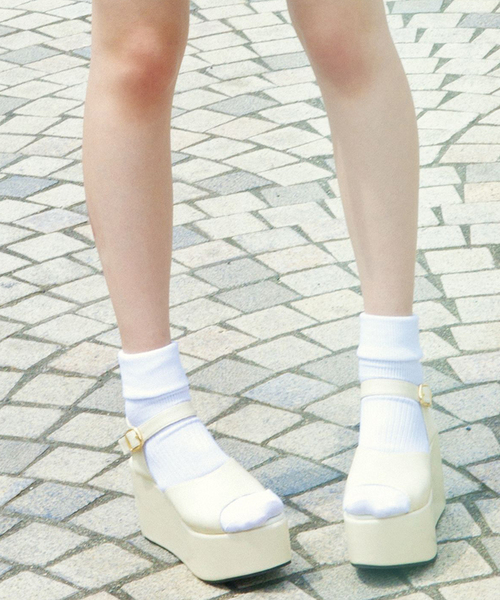 WEGO（ウィゴー）の「WEGO/フェイクレザー厚底サンダル（サンダル・レディース・レッド/ホワイト/ブラック・24.5/23.5）」の2枚目の写真