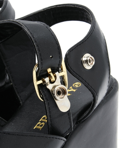 WEGO（ウィゴー）の「WEGO/フェイクレザー厚底サンダル（サンダル・レディース・レッド/ホワイト/ブラック・24.5/23.5）」の6枚目の写真