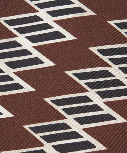 ABAHOUSE（アバハウス）の「【Recency of Mine】幾何学&チェーン柄スカーフ（ストール/ショール・メンズ・ブラック/ブルー/モカ・フリー）」の7枚目の写真