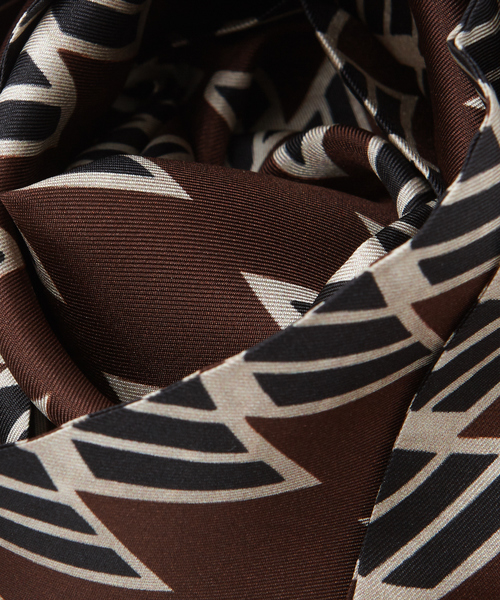 ABAHOUSE（アバハウス）の「【Recency of Mine】幾何学&チェーン柄スカーフ（ストール/ショール・メンズ・ブラック/ブルー/モカ・フリー）」の8枚目の写真