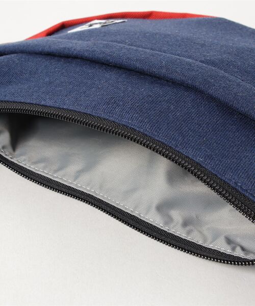 CHUMS(チャムス)の「【CHUMS】Mini Banana Shoulder Sweat Nylon(ショルダーバッグ・メンズ・ブラック/ネイビー/イエロー/ヘザーグレー/カモフラージュ/桜/ブラック系その他/ネイビー系/グリーン・FREE)」の12枚目の写真