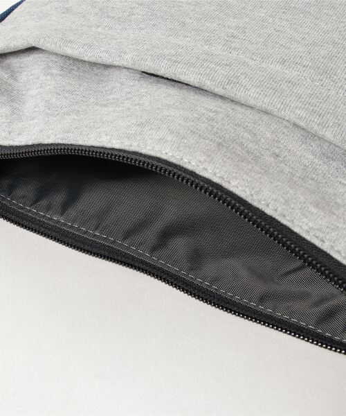 CHUMS(チャムス)の「【CHUMS】Mini Banana Shoulder Sweat Nylon(ショルダーバッグ・メンズ・ブラック/ネイビー/イエロー/ヘザーグレー/カモフラージュ/桜/ブラック系その他/ネイビー系/グリーン・FREE)」の18枚目の写真