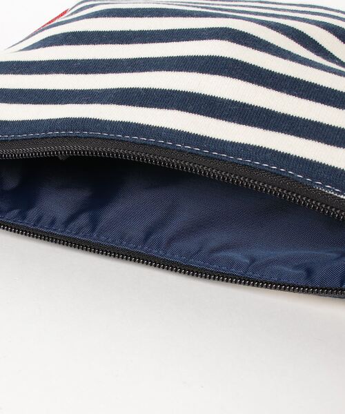 CHUMS(チャムス)の「【CHUMS】Mini Banana Shoulder Sweat Nylon(ショルダーバッグ・メンズ・ブラック/ネイビー/イエロー/ヘザーグレー/カモフラージュ/桜/ブラック系その他/ネイビー系/グリーン・FREE)」の19枚目の写真