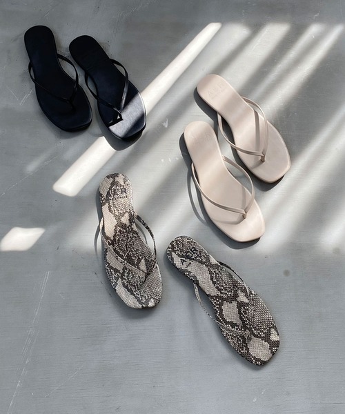 ADAM ET ROPE'（アダムエロペ）の「【一部店舗限定】スクエアトゥビーチサンダル（サンダル・レディース・ブラック/ブラック系その他/ベージュ・36/37/38）」の4枚目の写真