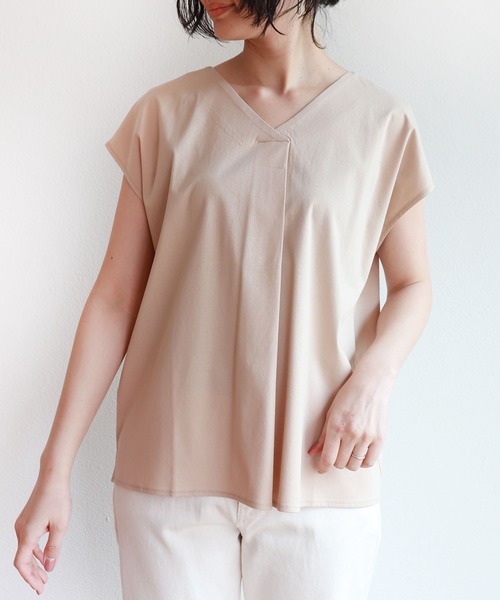andme(アンドミー)の「コットン半袖VネックタックTシャツ(Tシャツ/カットソー・レディース・ブラック/ベージュ/ネイビー/オフホワイト/ライトブラウン・M/L)」の7枚目の写真