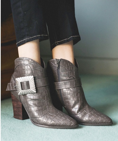 ALEXIA STAM（アリシアスタン）の「Original Buckle Short Boots/オリジナルバックルショートブーツ（ブーツ・レディース・アイボリー/グレイッシュベージュ・S/M/L）」の2枚目の写真