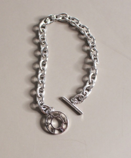 AVIREX（アヴィレックス）の「【InRed5月号・桐谷美玲さん着用】【直営店限定】ロゴブレスレット/ AVIREX LOGO BRACELET（ブレスレット・レディース・シルバー・FREE）」の7枚目の写真