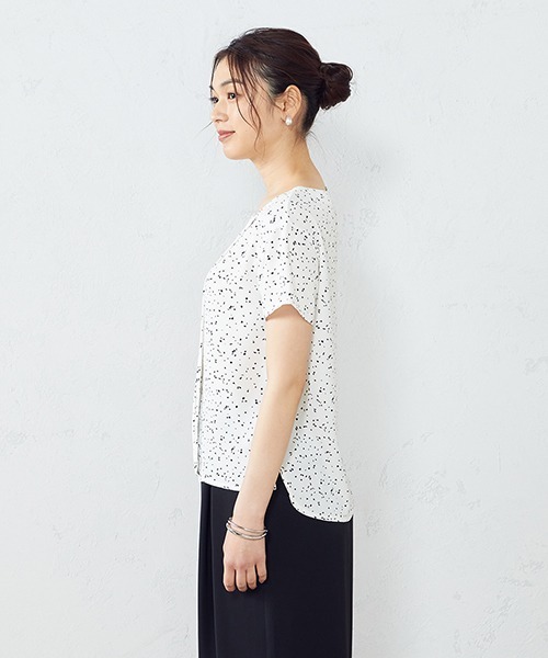 COMME CA ISM（コムサイズム）の「ドット柄　半袖ブラウス（シャツ/ブラウス・レディース・ホワイト/ベージュ・SMALL/MEDIUM/LARGE）」の10枚目の写真