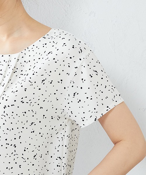 COMME CA ISM（コムサイズム）の「ドット柄　半袖ブラウス（シャツ/ブラウス・レディース・ホワイト/ベージュ・SMALL/MEDIUM/LARGE）」の3枚目の写真