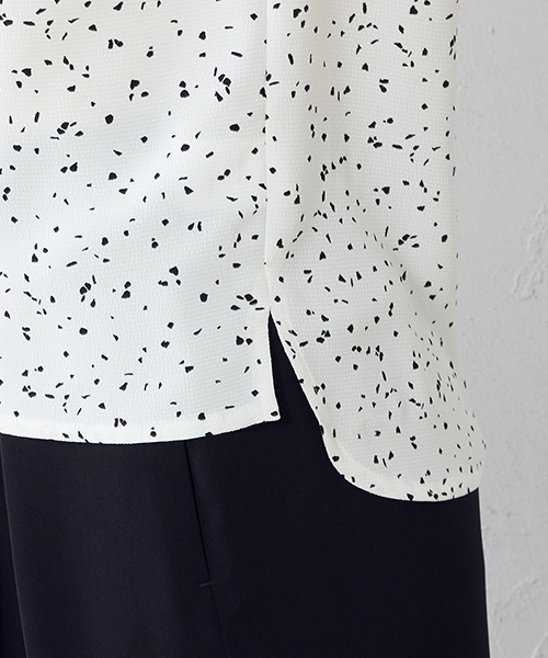 COMME CA ISM（コムサイズム）の「ドット柄　半袖ブラウス（シャツ/ブラウス・レディース・ホワイト/ベージュ・SMALL/MEDIUM/LARGE）」の8枚目の写真