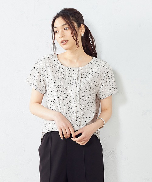 COMME CA ISM（コムサイズム）の「ドット柄　半袖ブラウス（シャツ/ブラウス・レディース・ホワイト/ベージュ・SMALL/MEDIUM/LARGE）」の17枚目の写真