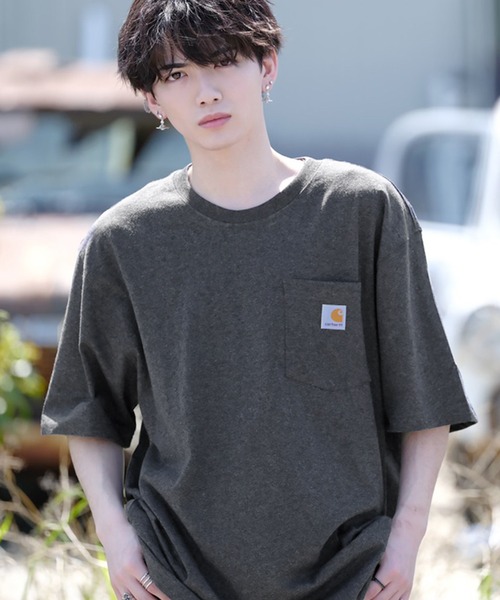 Carhartt(カーハート)の「carhartt / カーハート ビッグシルエット ポケット半袖 ロゴ Tシャツ Workwear Pocket 1/2 Sleeve T-Shirts(Tシャツ/カットソー・メンズ・エメラルドブルー/ブラック/ダークブラウン/ベージュ/ネイビー/グリーン/ヘザーグレー/バーガンディー/ヘザーチャコール/コバルトブルー/グレイッシュブルー/ホワイト/ブルー系その他/グリーン系その他/ブルー系その他2/イエロー系その他/ブラウン系その他/オレンジ系その他/グレー系その他4/オレンジ/グリーン系その他2/グリーン系その他3・MEDIUM/LARGE/X-LARGE/XX-LARGE/SMALL)」の4枚目の写真