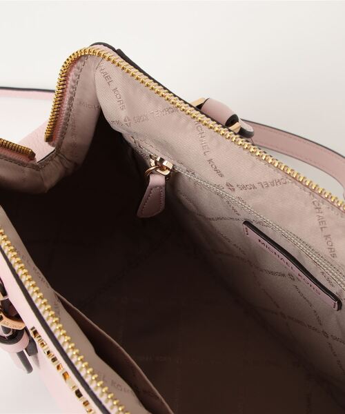 マイケルコース♡ショルダーバックCHARLOTTE メッセンジャー ミディアム MICHAEL KORS（マイケルコース）の「CHARLOTTE メッセンジャー