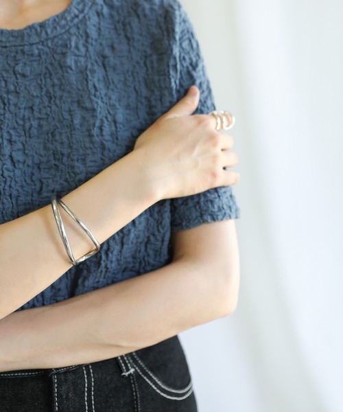 select MOCA（セレクトモカ）の「ダブルカーブバングル（バングル/リストバンド・レディース・シルバー/ゴールド・FREE）」の3枚目の写真
