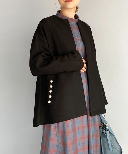 PICCIN(ピッチン)の「カルゼポケットパールショートコート(その他アウター・レディース・ブラック/ベージュ/マスタード・M)」の2枚目の写真