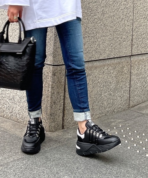 DIESEL(ディーゼル)の「レディース MIXレザー スーパーチャンキーソール スニーカー(スニーカー・レディース・ホワイト/ブラック・37/38/39/35/36)」の18枚目の写真