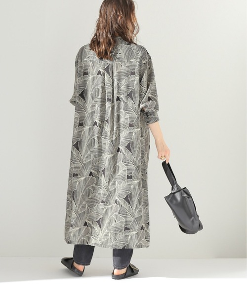 JOURNAL STANDARD relume（ジャーナルスタンダード　レリューム）の「ラインリーフプリントスモールボタンワンピース（ワンピース・レディース・ブラック/ブラウン・FREE）」の4枚目の写真