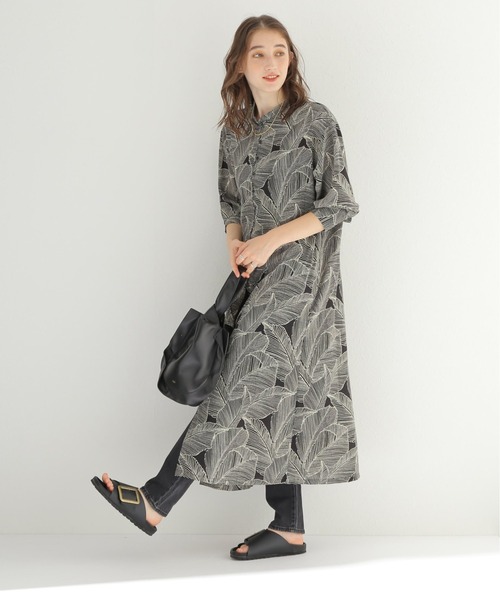 JOURNAL STANDARD relume（ジャーナルスタンダード　レリューム）の「ラインリーフプリントスモールボタンワンピース（ワンピース・レディース・ブラック/ブラウン・FREE）」の3枚目の写真