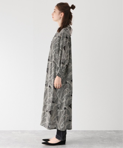 JOURNAL STANDARD relume（ジャーナルスタンダード　レリューム）の「ラインリーフプリントスモールボタンワンピース（ワンピース・レディース・ブラック/ブラウン・FREE）」の9枚目の写真