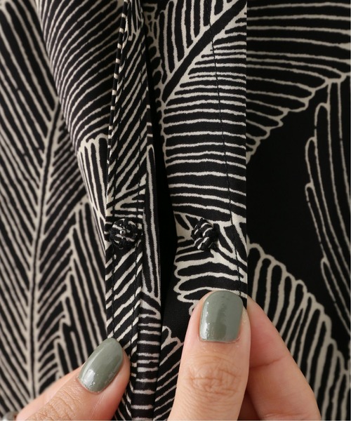 JOURNAL STANDARD relume（ジャーナルスタンダード　レリューム）の「ラインリーフプリントスモールボタンワンピース（ワンピース・レディース・ブラック/ブラウン・FREE）」の16枚目の写真