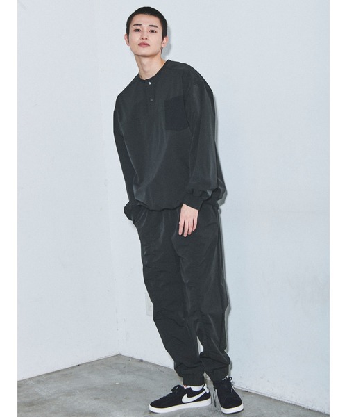 COTORICA(コトリカ)の「ナイロンヘンリープルオーバー(Tシャツ/カットソー・メンズ・ブラック/オリーブ・MEDIUM/LARGE)」の14枚目の写真