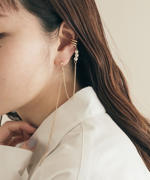 SMELLY(スメリー)の「パールチェーンツナガリイヤカフピアス(ピアス(両耳用)・レディース・ゴールド・-)」の1枚目の写真