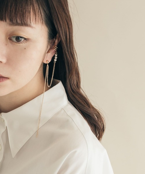 SMELLY(スメリー)の「パールチェーンツナガリイヤカフピアス(ピアス(両耳用)・レディース・ゴールド・-)」の2枚目の写真