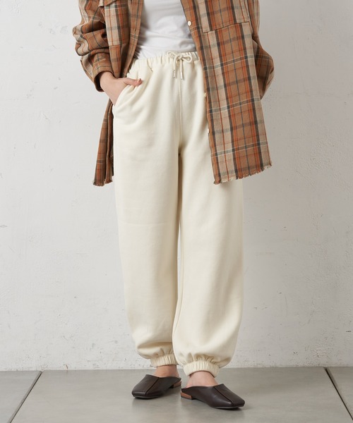 CIAOPANIC TYPY(チャオパニックティピー)の「スウェードライク裏毛スウェットパンツ(スウェットパンツ・レディース・チャコールグレー/アイボリー/ライトグレー・ONE SIZE)」の4枚目の写真