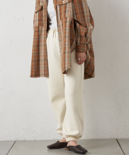 CIAOPANIC TYPY(チャオパニックティピー)の「スウェードライク裏毛スウェットパンツ(スウェットパンツ・レディース・チャコールグレー/アイボリー/ライトグレー・ONE SIZE)」の5枚目の写真