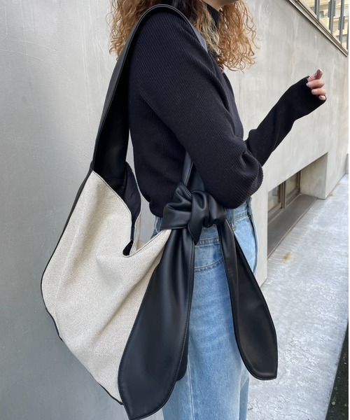 loti（ロティ）の「loti BIG結び目BAG（トートバッグ・レディース・ブラック/ベージュ/ブラック系その他/ブラウン/アイボリー・ONE SIZE）」の4枚目の写真