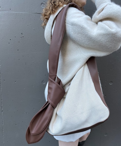 loti（ロティ）の「loti BIG結び目BAG（トートバッグ・レディース・ブラック/ベージュ/ブラック系その他/ブラウン/アイボリー・ONE SIZE）」の5枚目の写真