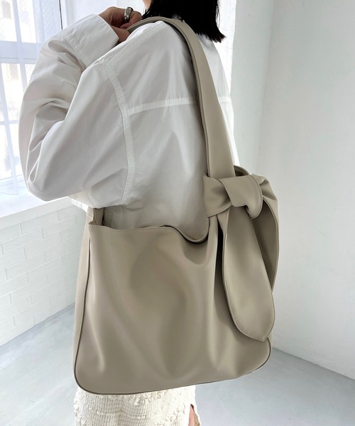 loti（ロティ）の「loti BIG結び目BAG（トートバッグ・レディース・ブラック/ベージュ/ブラック系その他/ブラウン/アイボリー・ONE SIZE）」の2枚目の写真